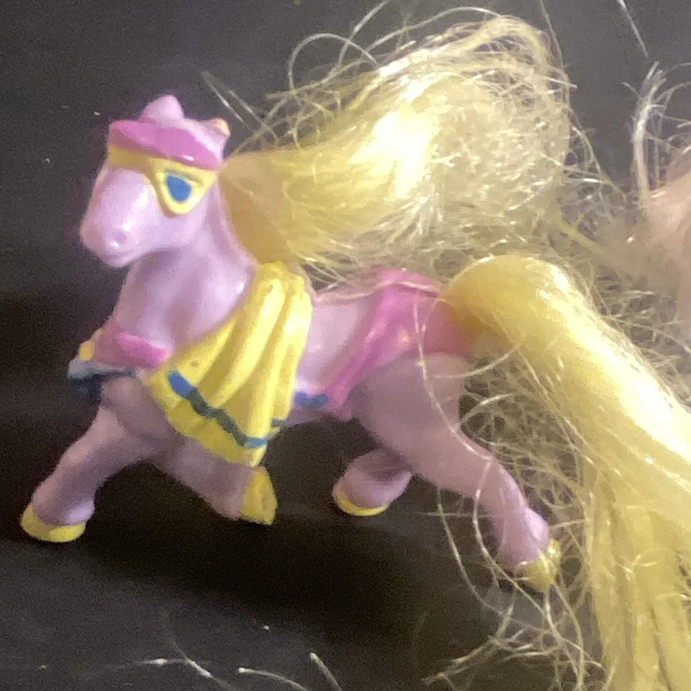 Vintage multi toy corps beach beauty & skippity skate ponies